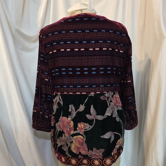 John Mark Multicolor Floral Velvet Blouse - Picture 4 of 4